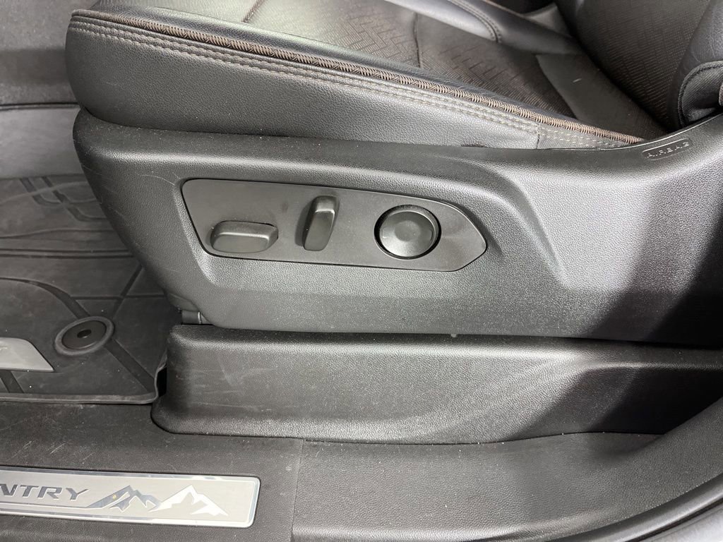 Certified 2022 Chevrolet Tahoe High Country AWD/4WD image 26