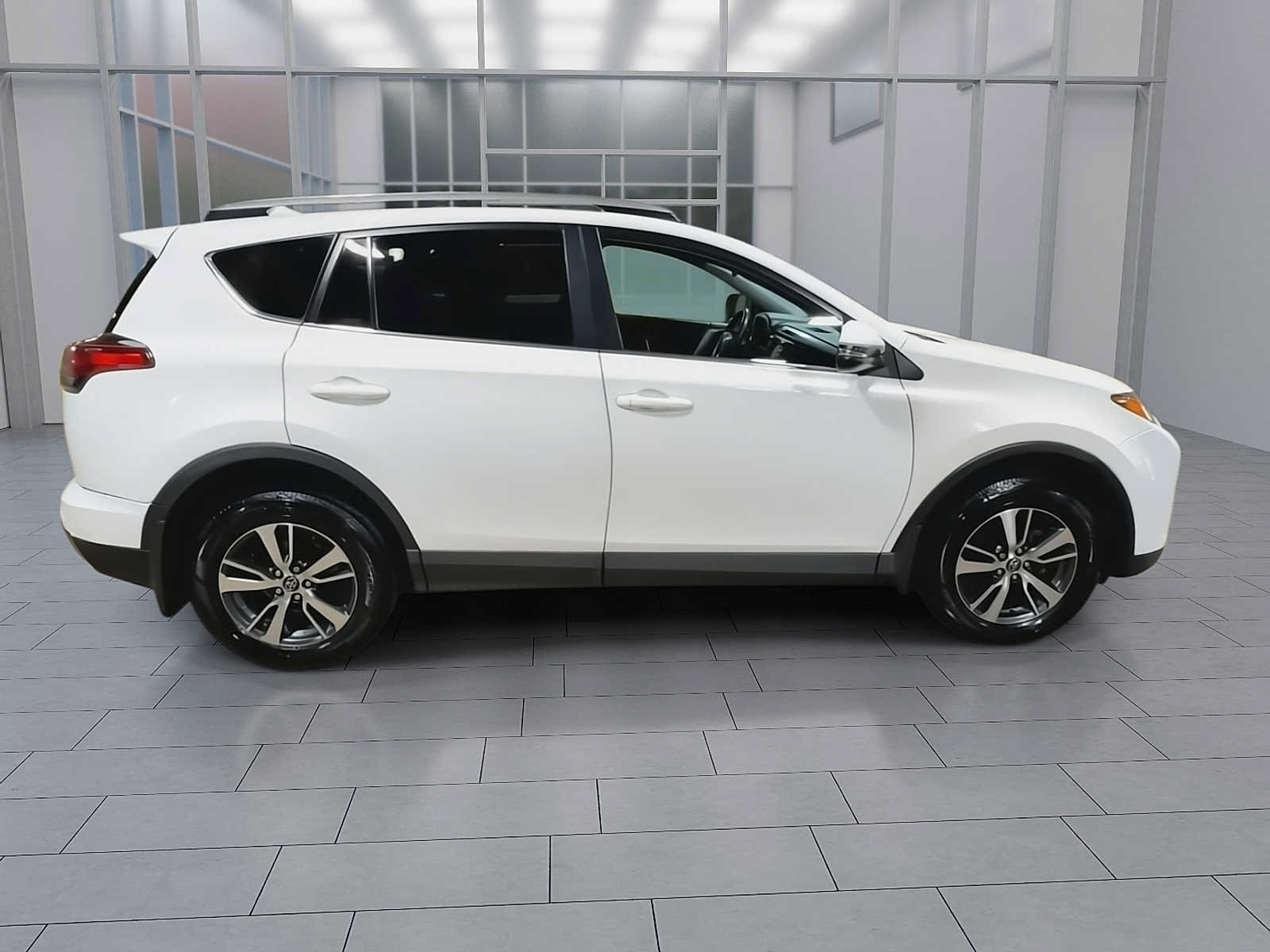 Used 2017 Toyota RAV4 XLE w/ Plus Extra Value Package AWD/4WD image 8