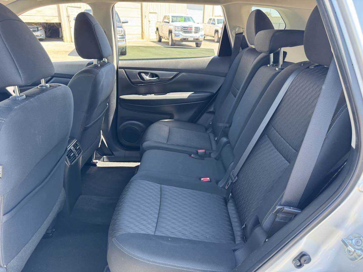 Used 2019 Nissan Rogue SV FWD image 18