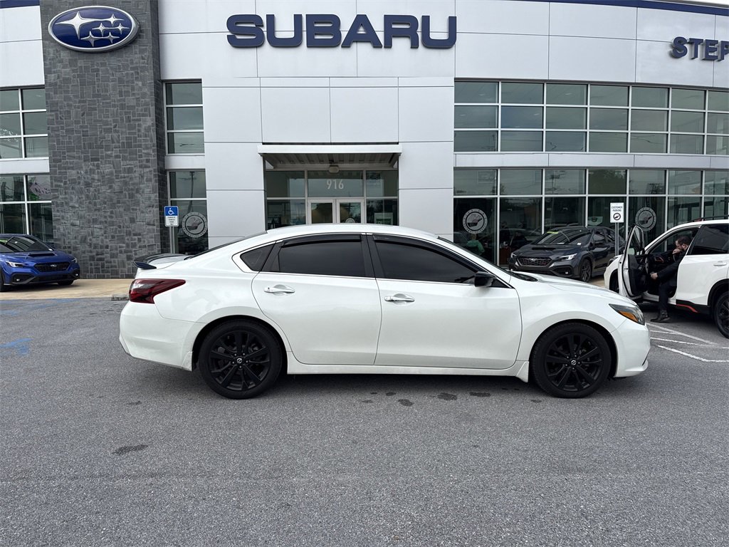 Used 2017 Nissan Altima 2.5 SR w/ Midnight Edition Package image 9