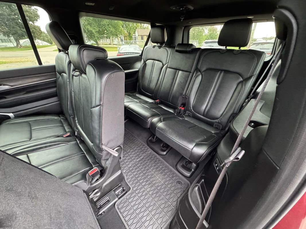 Used 2024 Jeep Wagoneer L Series II w/ Flexible Seating Group image 23