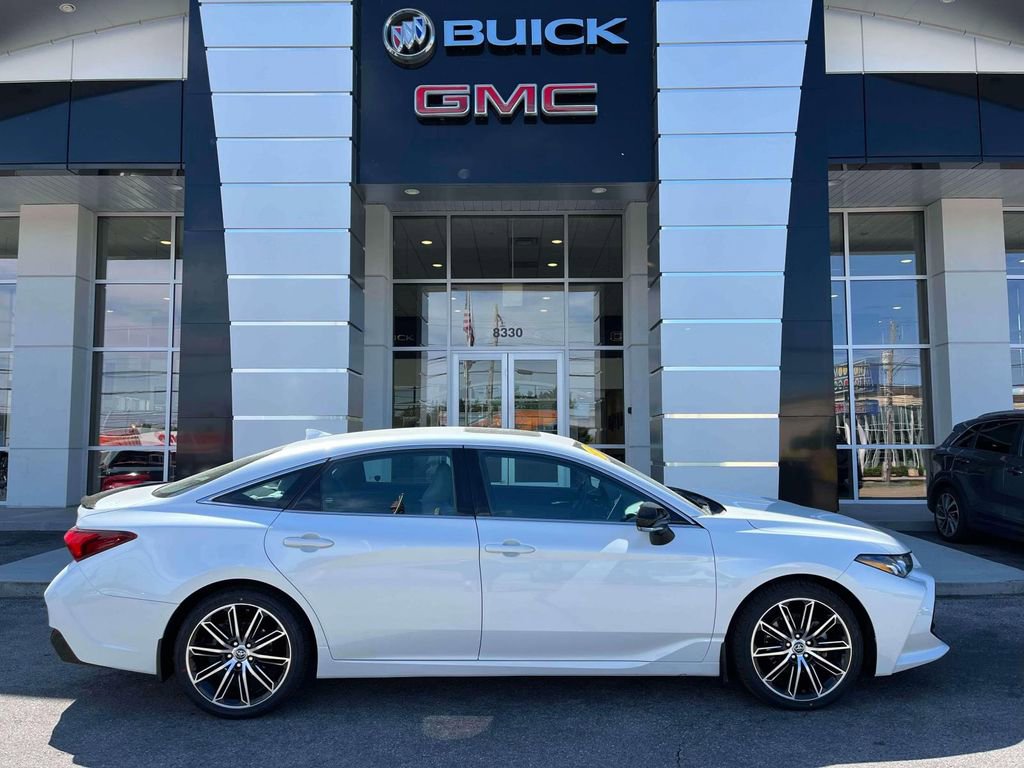 Used 2019 Toyota Avalon XSE w/ All Weather Liner Package FWD image 2