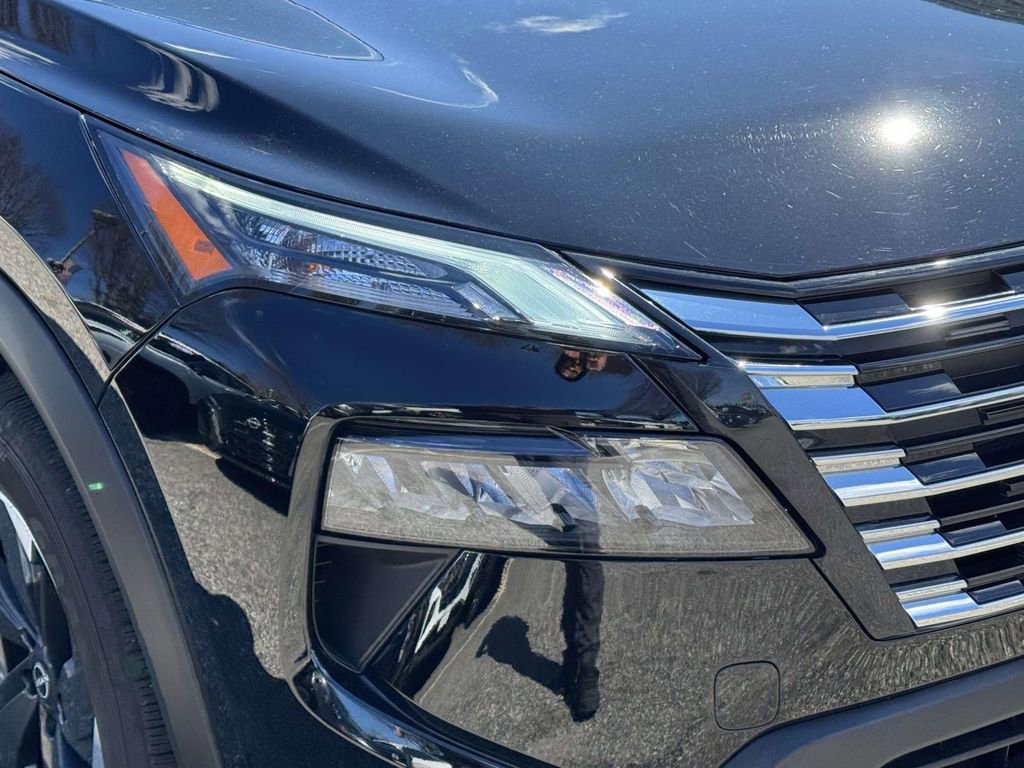 Used 2025 Nissan Rogue SV image 8