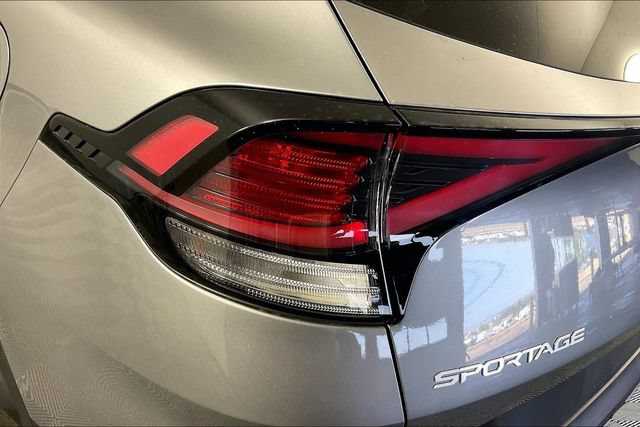 Used 2025 Kia Sportage LX FWD image 21