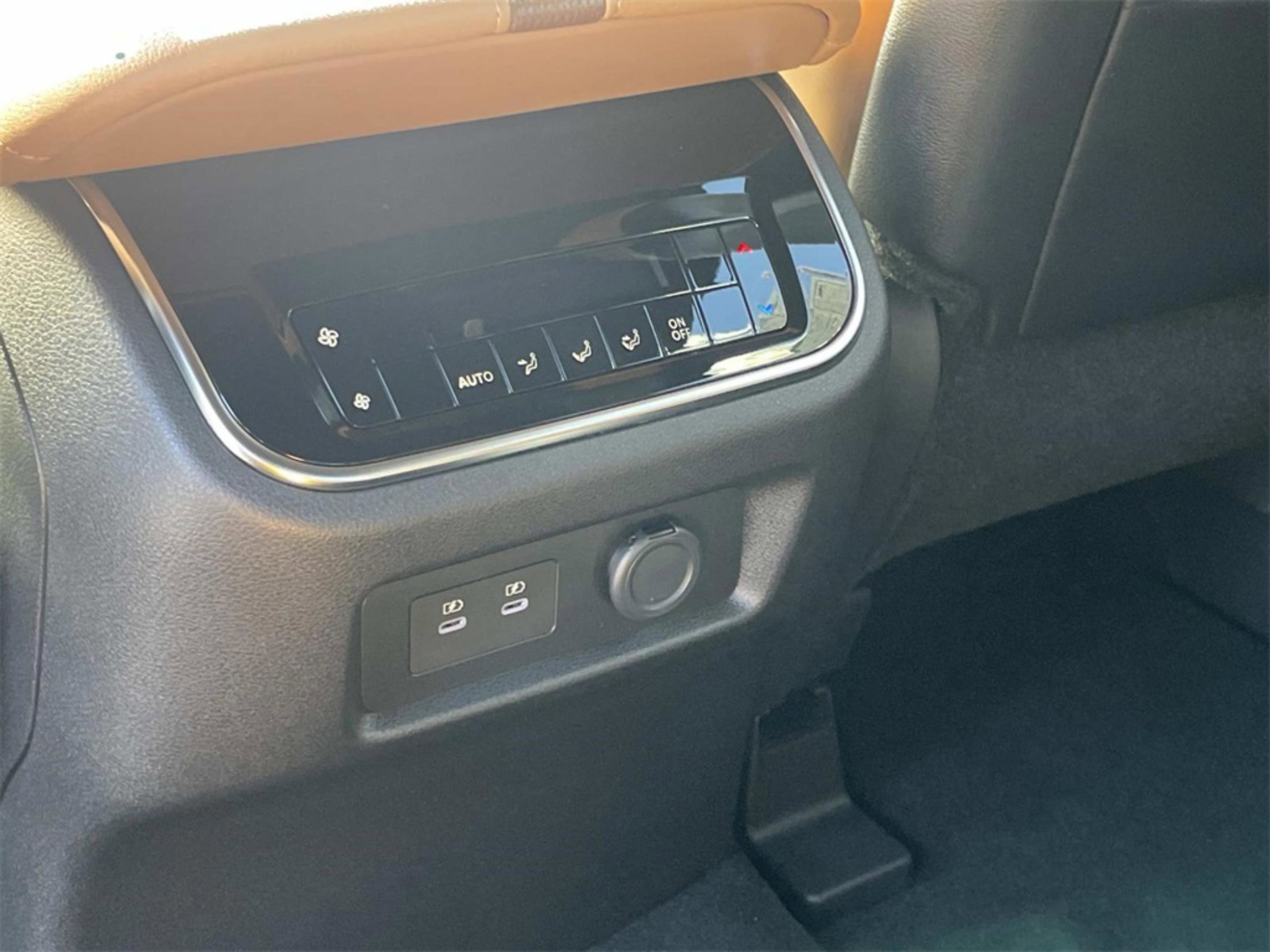 New 2026 Nissan Armada SL w/ Captain's Chari Seat Package image 9