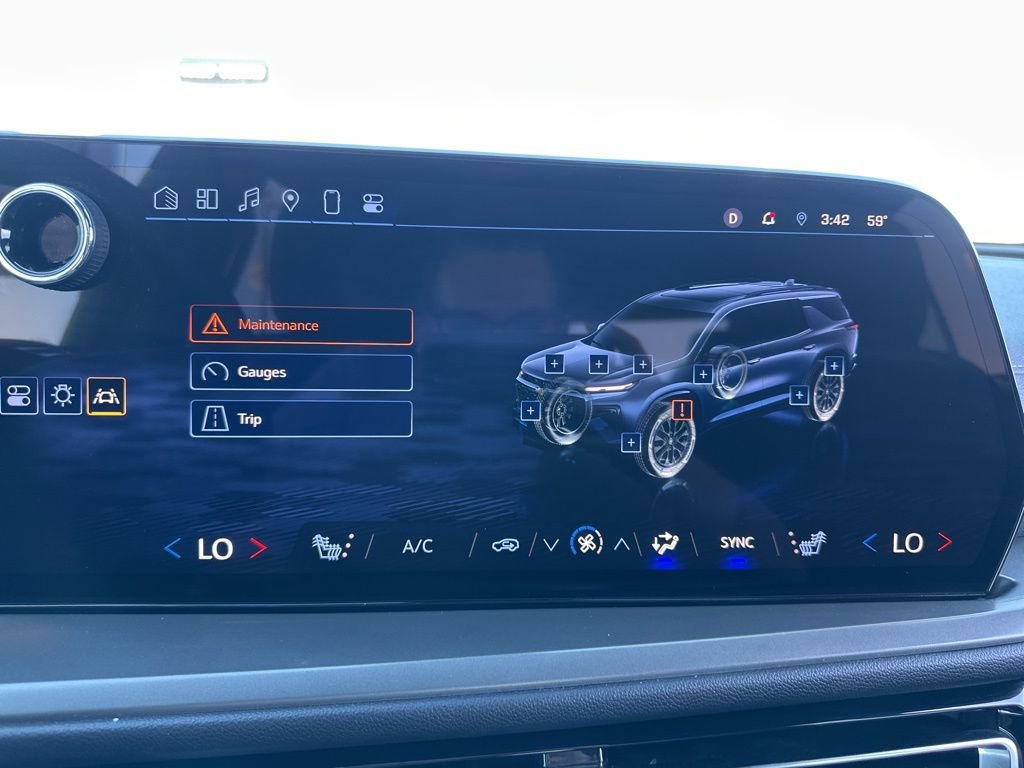 Used 2024 Chevrolet Traverse LT image 35