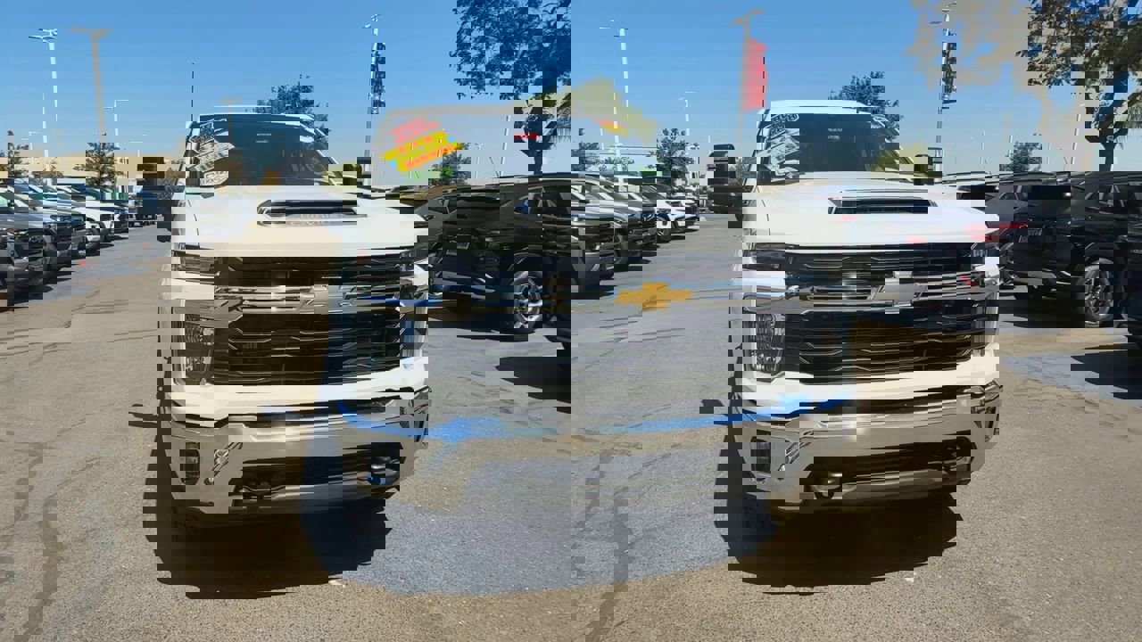 Used 2024 Chevrolet Silverado 2500 LT image 2