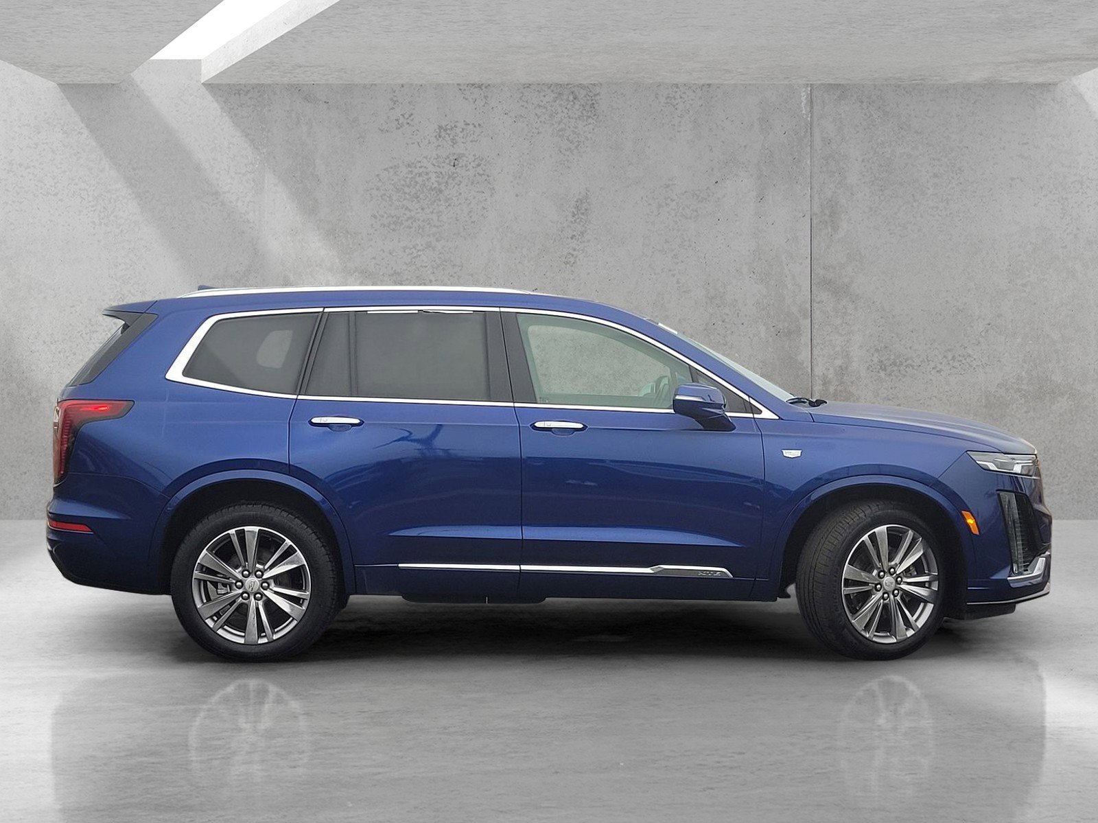 Certified 2025 Cadillac XT6 Premium Luxury image 3