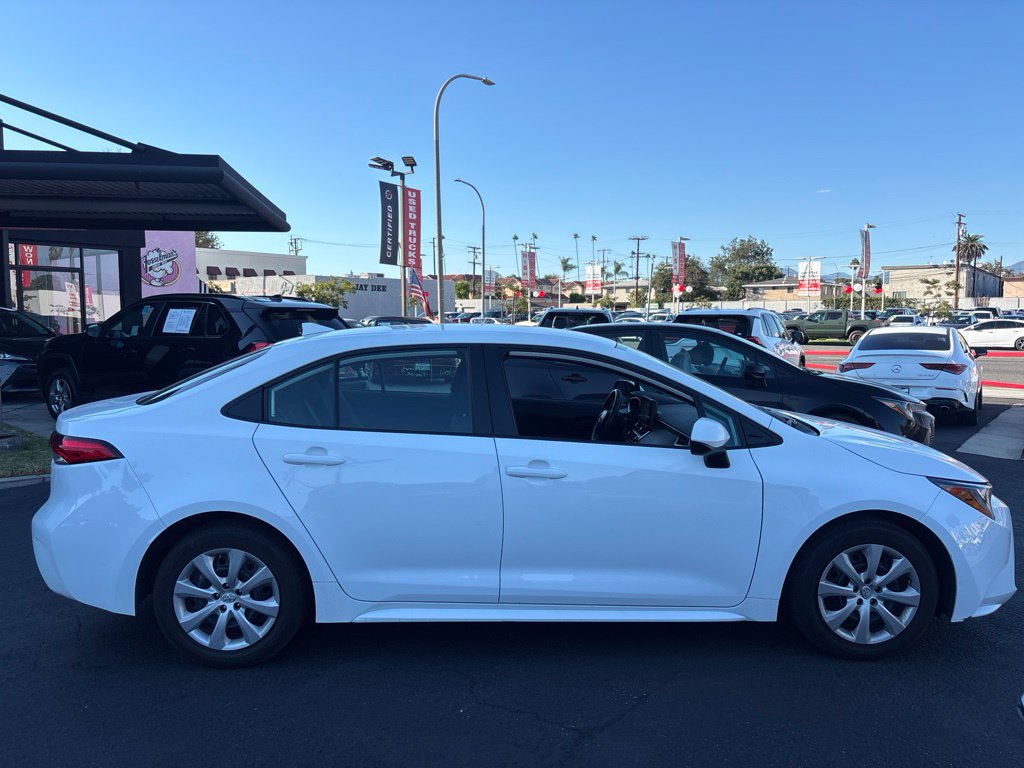 Used 2025 Toyota Corolla LE FWD image 3