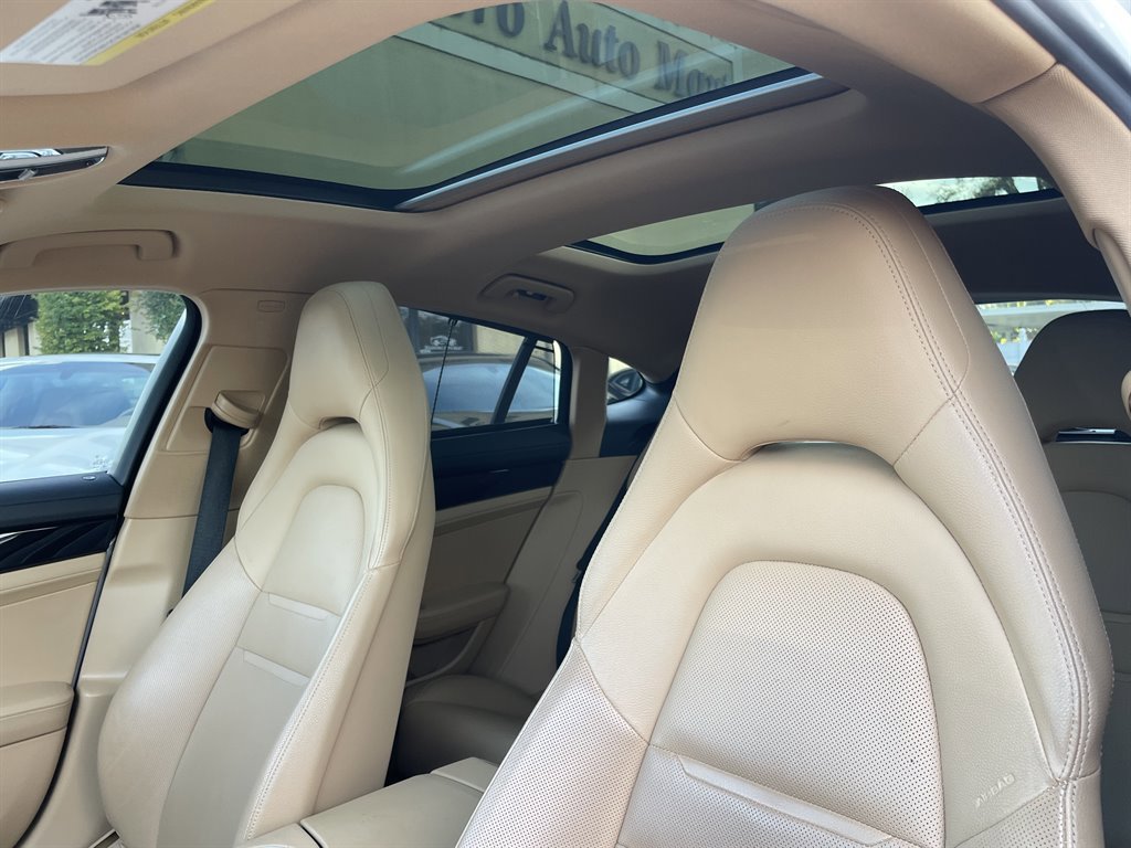 Used 2018 Porsche Panamera 4 image 3