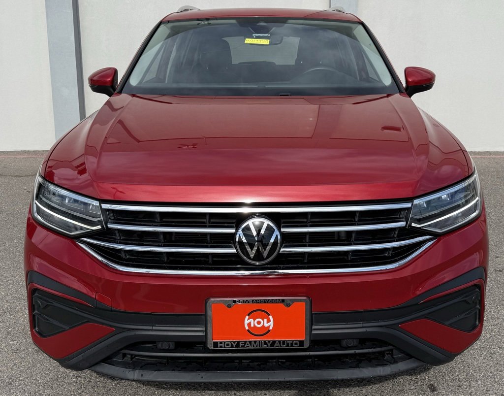Used 2022 Volkswagen Tiguan SE w/ Panoramic Sunroof Package image 2