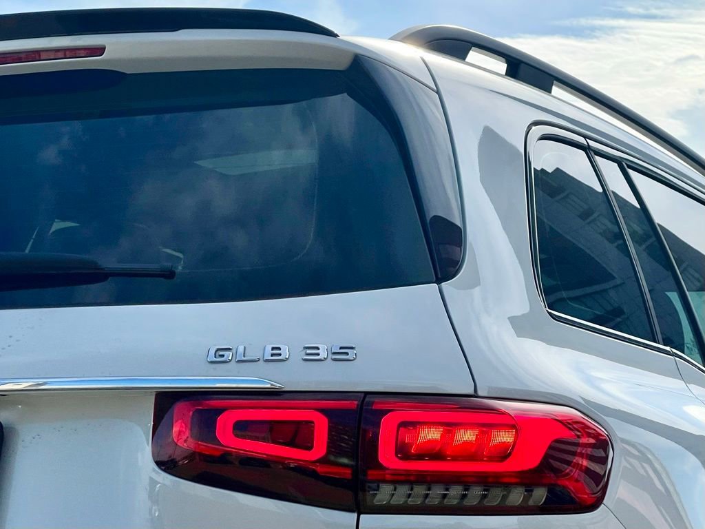 Certified 2021 Mercedes-Benz GLB 35 AMG 4MATIC image 11