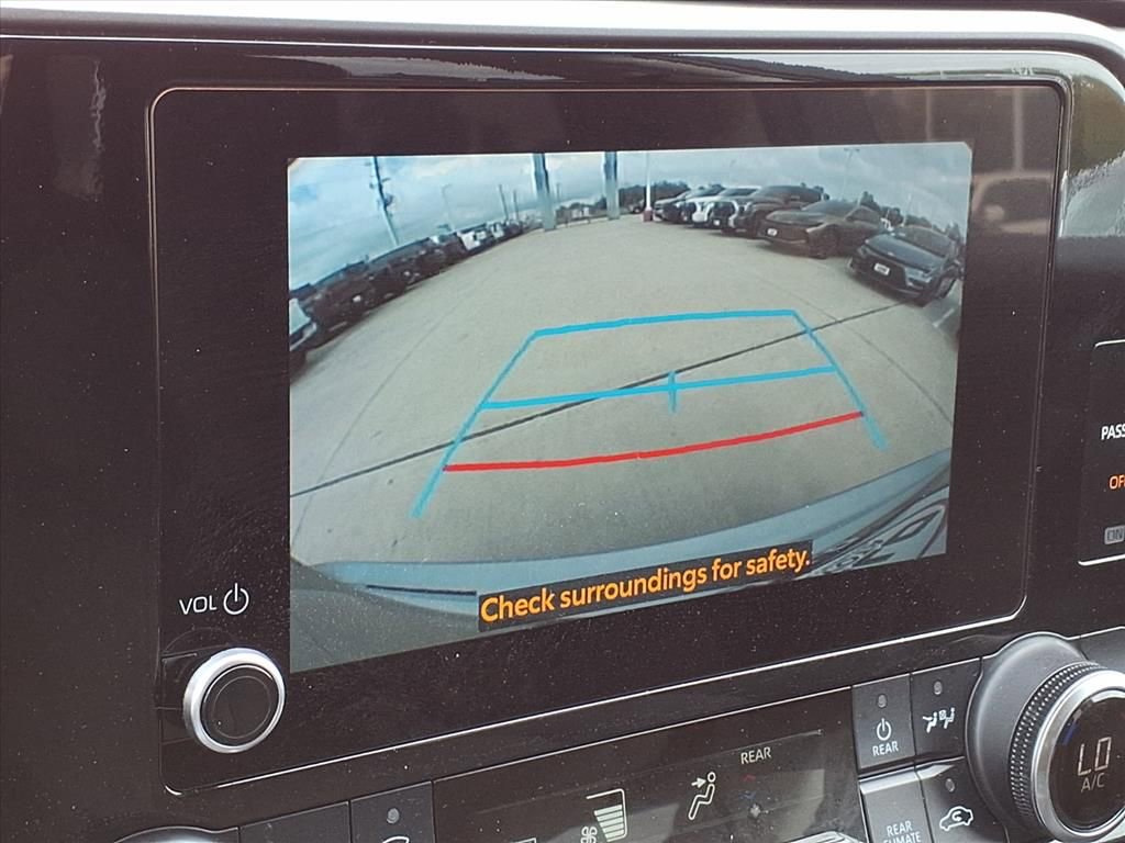 Certified 2023 Toyota Highlander L image 5