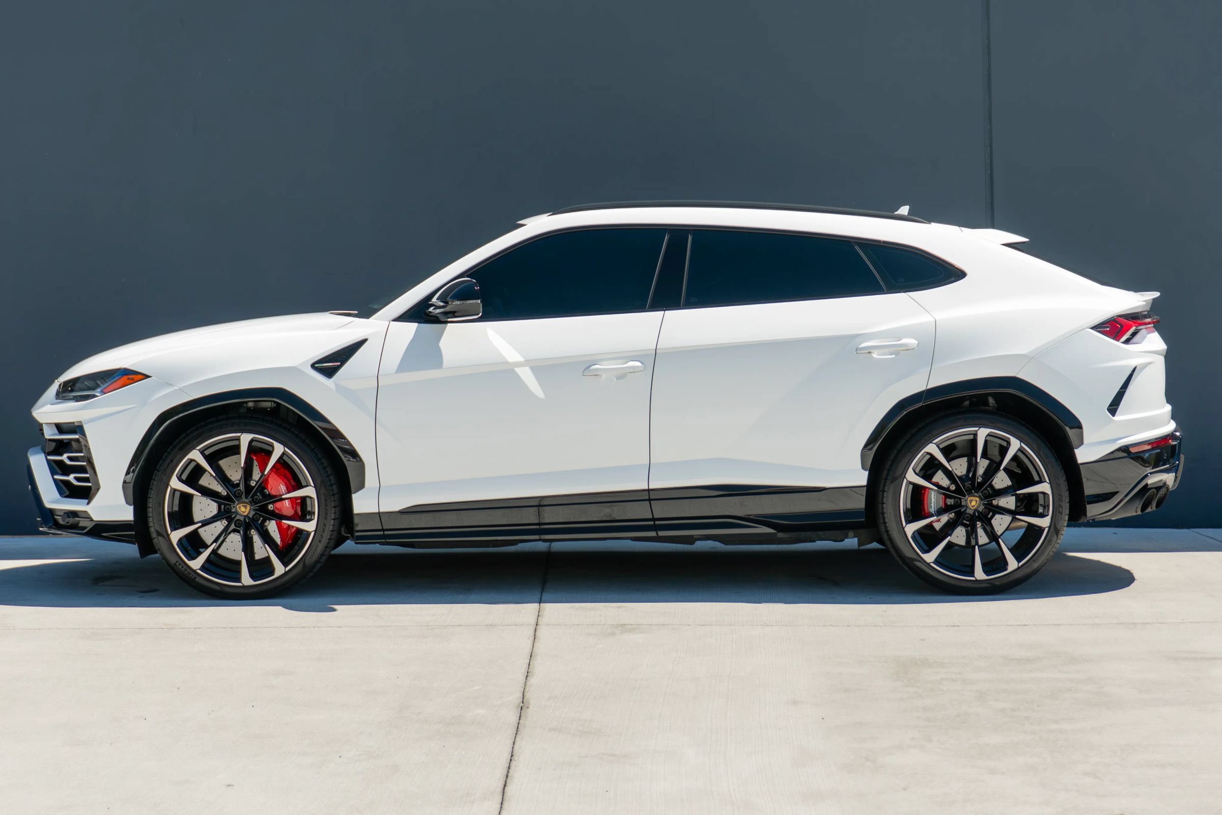 Used 2021 Lamborghini Urus AWD/4WD image 2