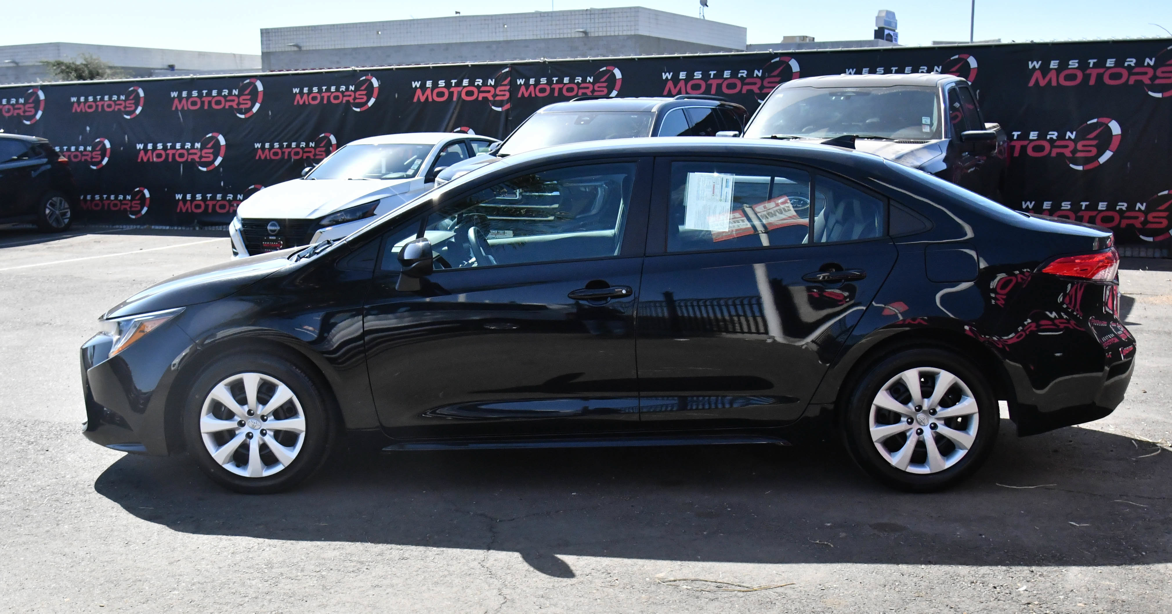 Used 2025 Toyota Corolla LE FWD image 4