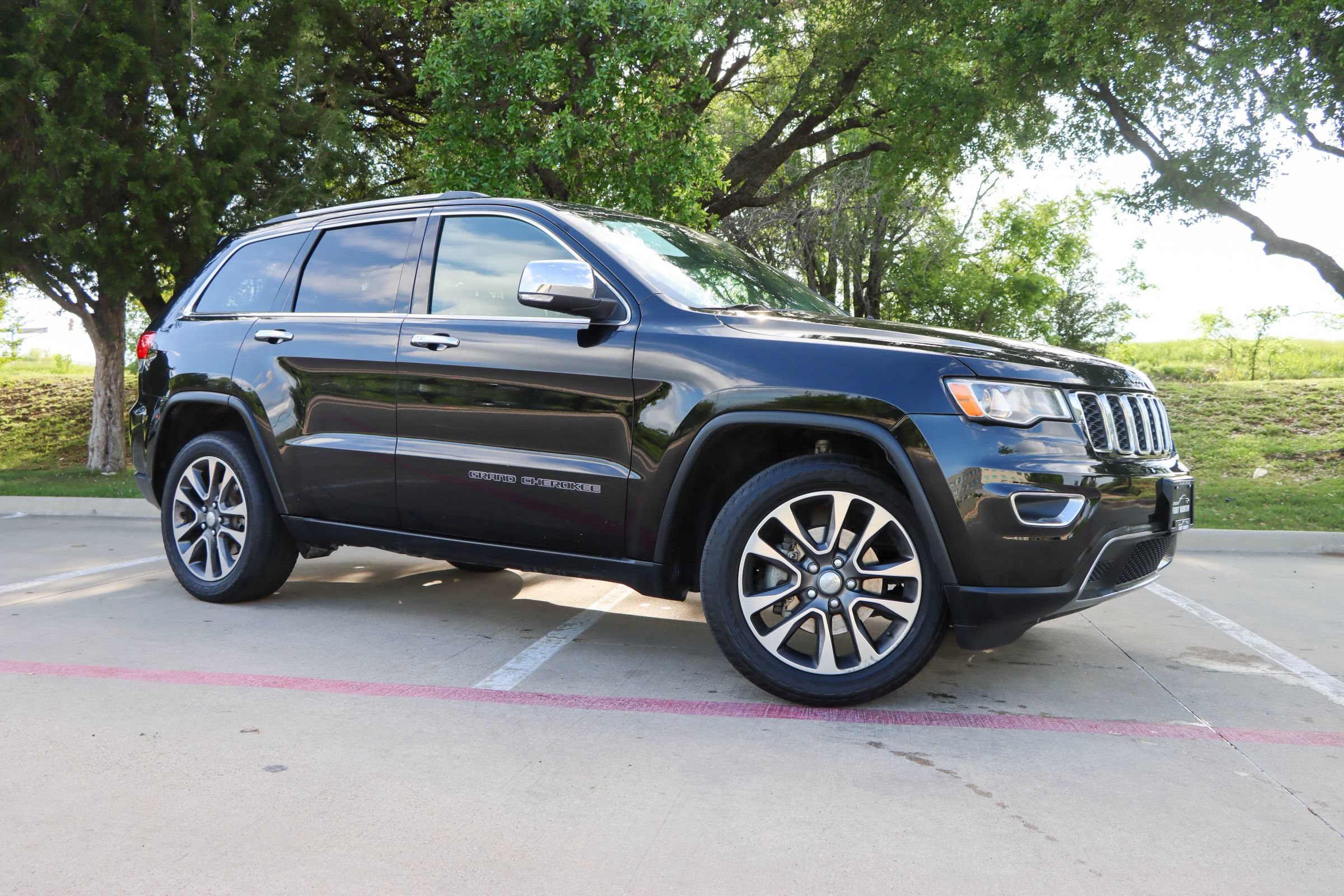 Used 2018 Jeep Grand Cherokee Limited RWD image 1