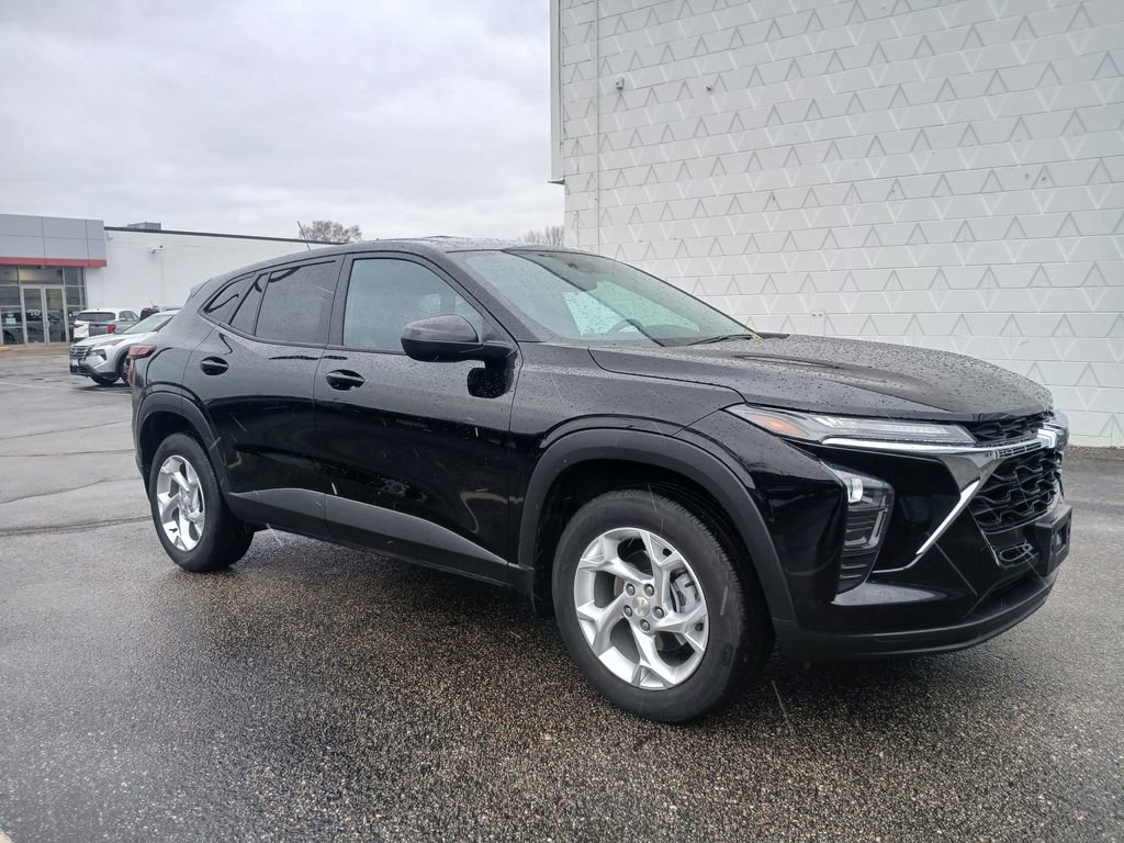 Used 2025 Chevrolet Trax LS w/ LS Convenience Package image 23