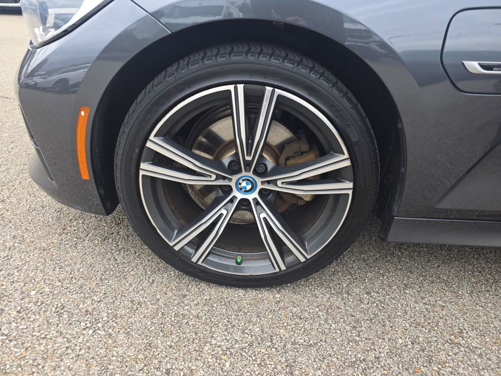 Used 2022 BMW 330e xDrive w/ Premium Package image 28