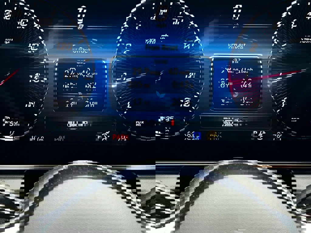 Used 2024 Mercedes-Benz GLC 300 4MATIC image 11