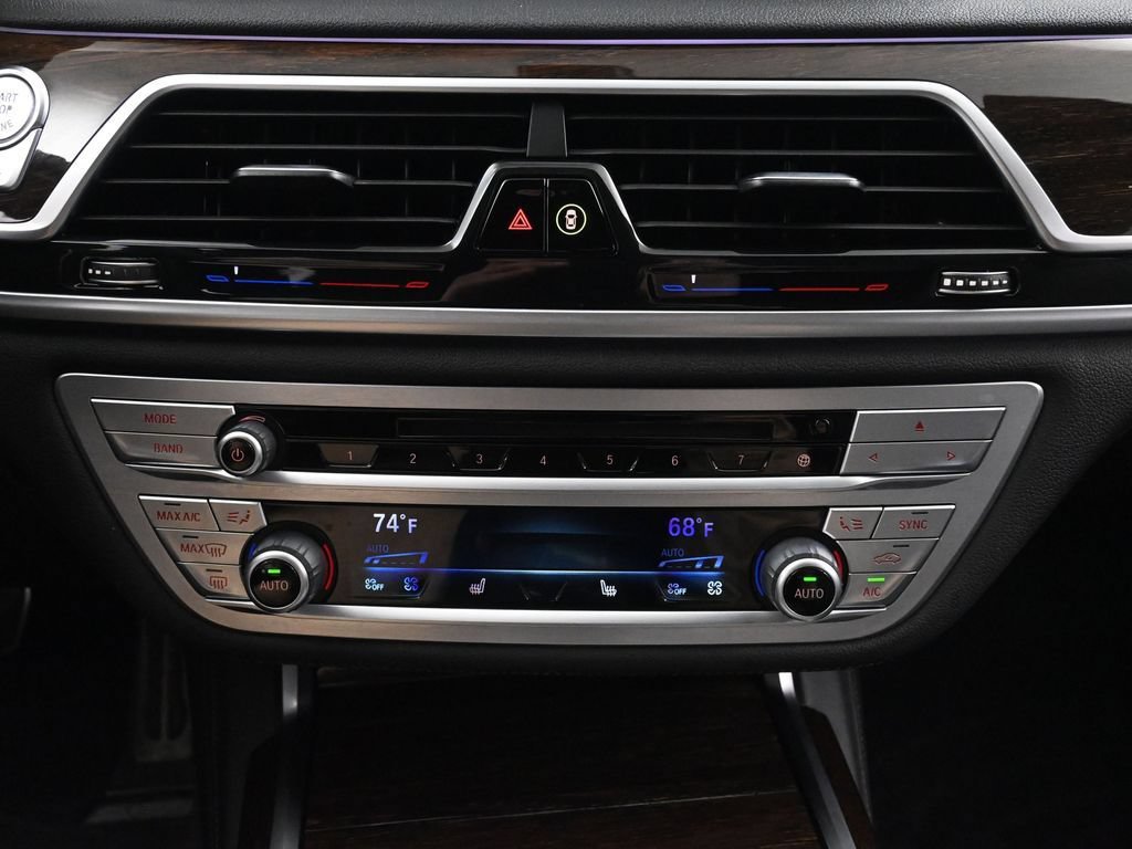 Used 2020 BMW 750i xDrive w/ M Sport Package AWD/4WD image 45