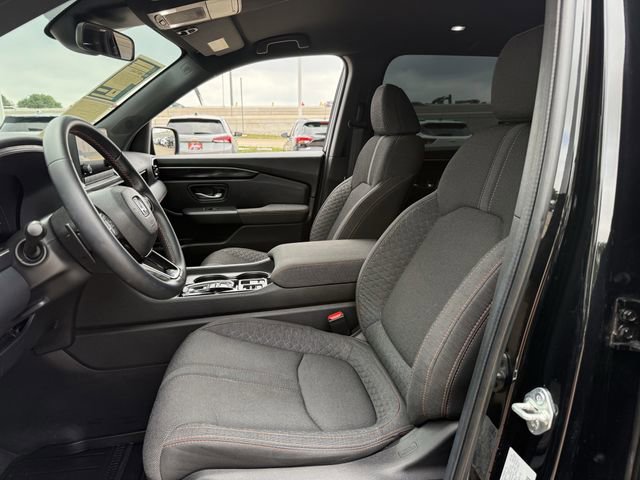 Used 2025 Honda Pilot Sport image 27