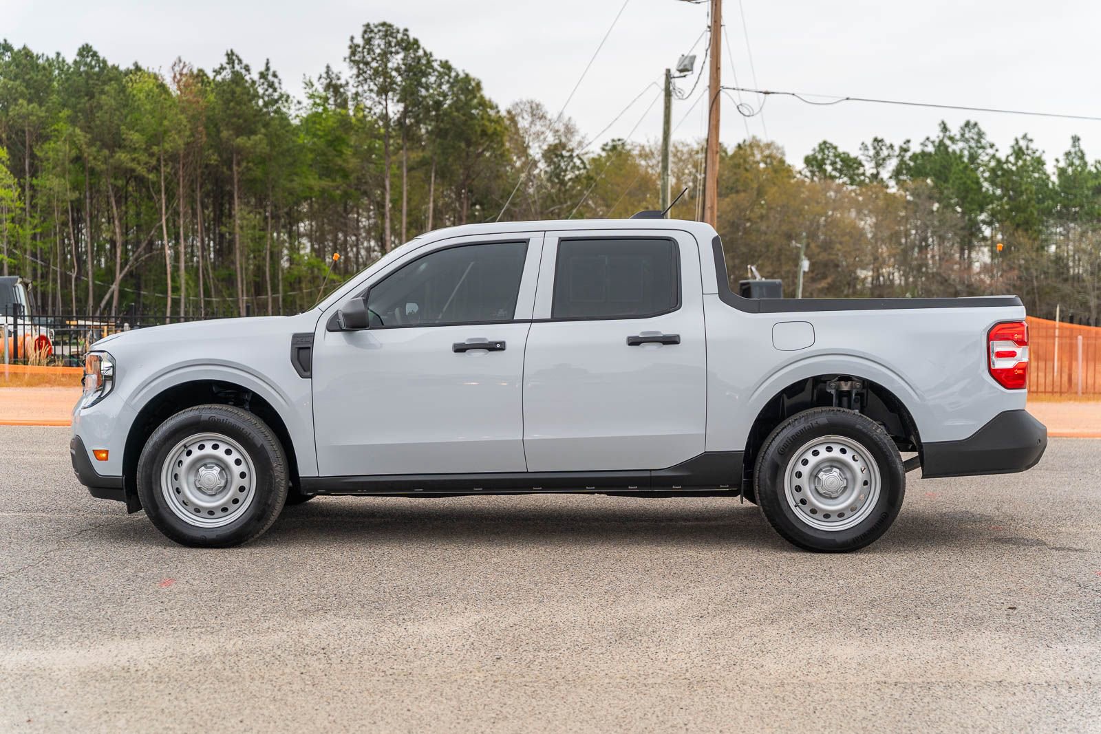 Certified 2025 Ford Maverick XL w/ Equipment Group 102A AWD/4WD image 4