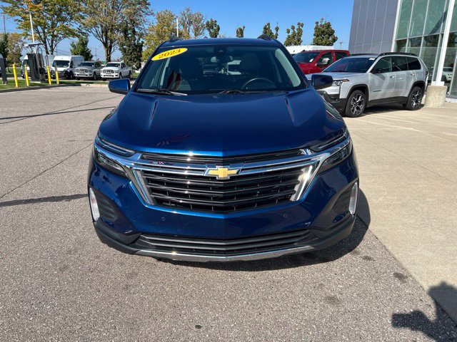 Used 2023 Chevrolet Equinox LT FWD image 2