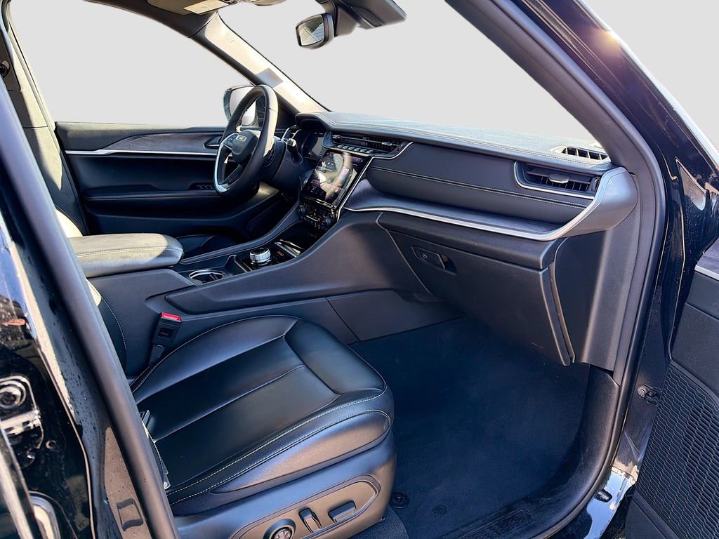 Used 2024 Jeep Grand Cherokee Limited image 16