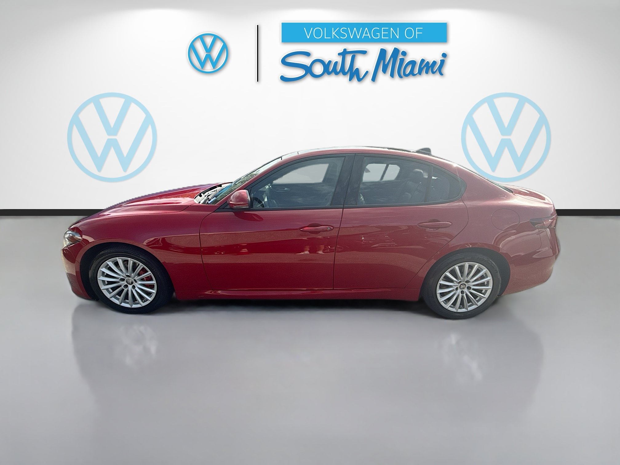 Used 2023 Alfa Romeo Giulia Sprint RWD image 4