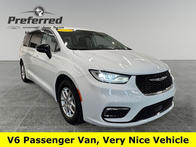 Used 2024 Chrysler Pacifica Touring-L image 1