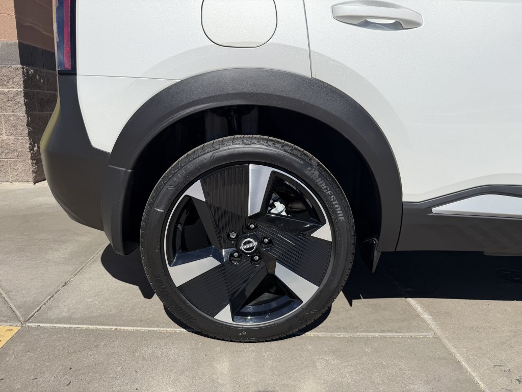 Used 2025 Nissan Kicks SR AWD/4WD image 15