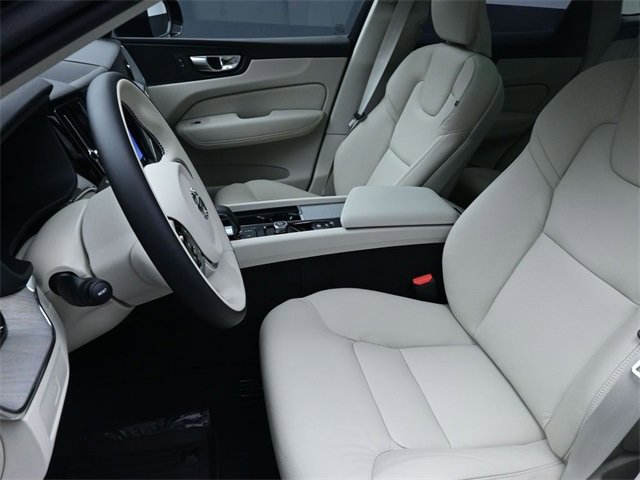 Used 2025 Volvo XC60 B5 Plus w/ Protection Package Premier image 18
