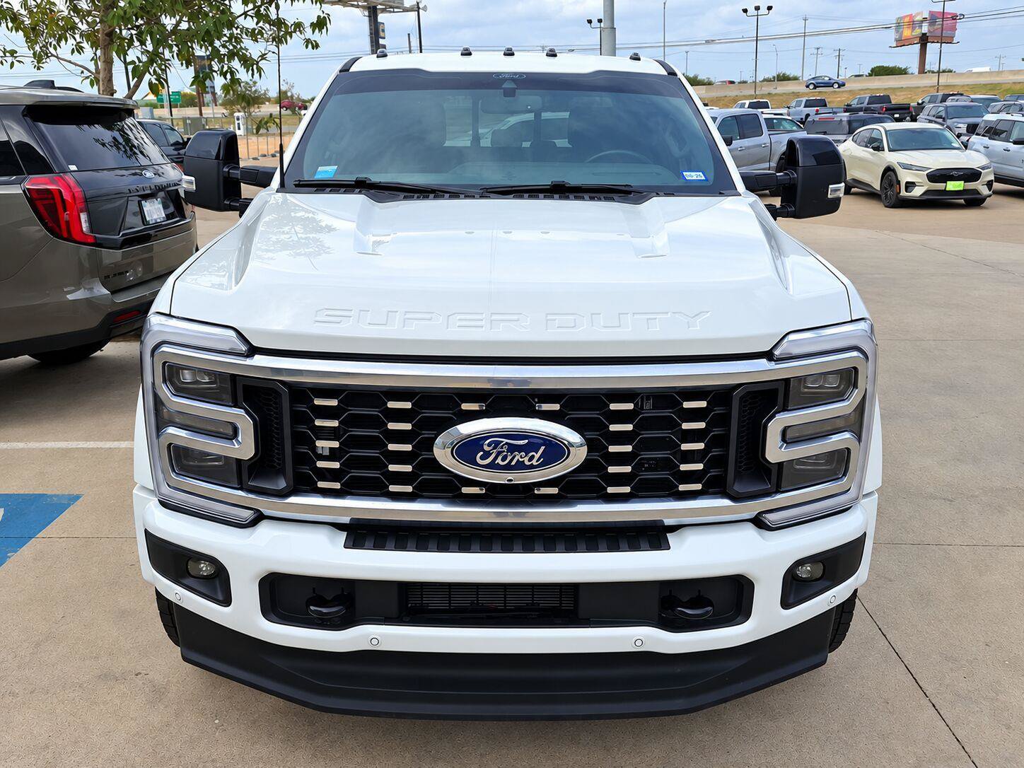 Certified 2025 Ford F450 Platinum w/ FX4 Off-Road Package AWD/4WD image 25
