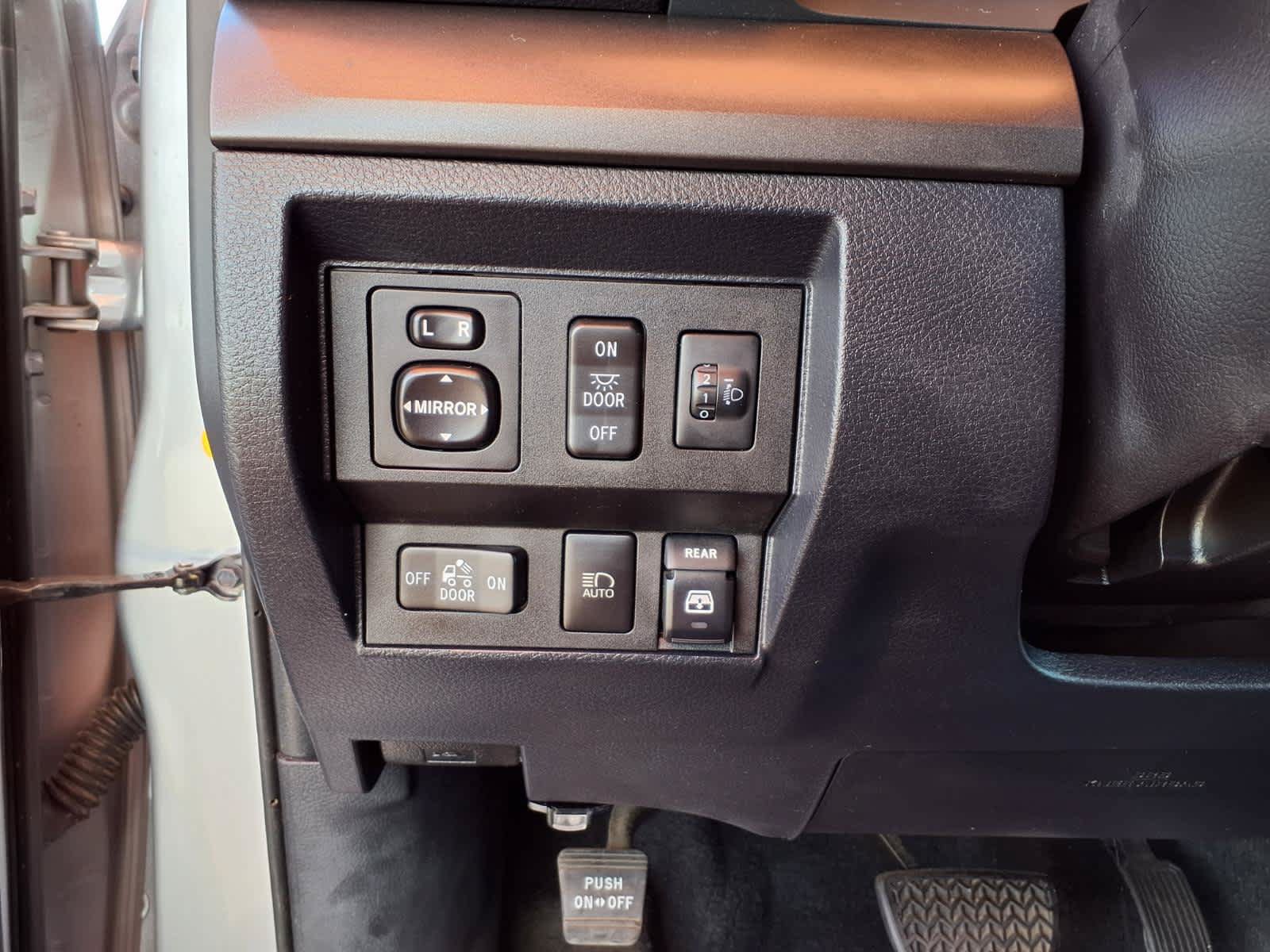 Used 2018 Toyota Tundra SR5 w/ SR5 Upgrade Package RWD image 17