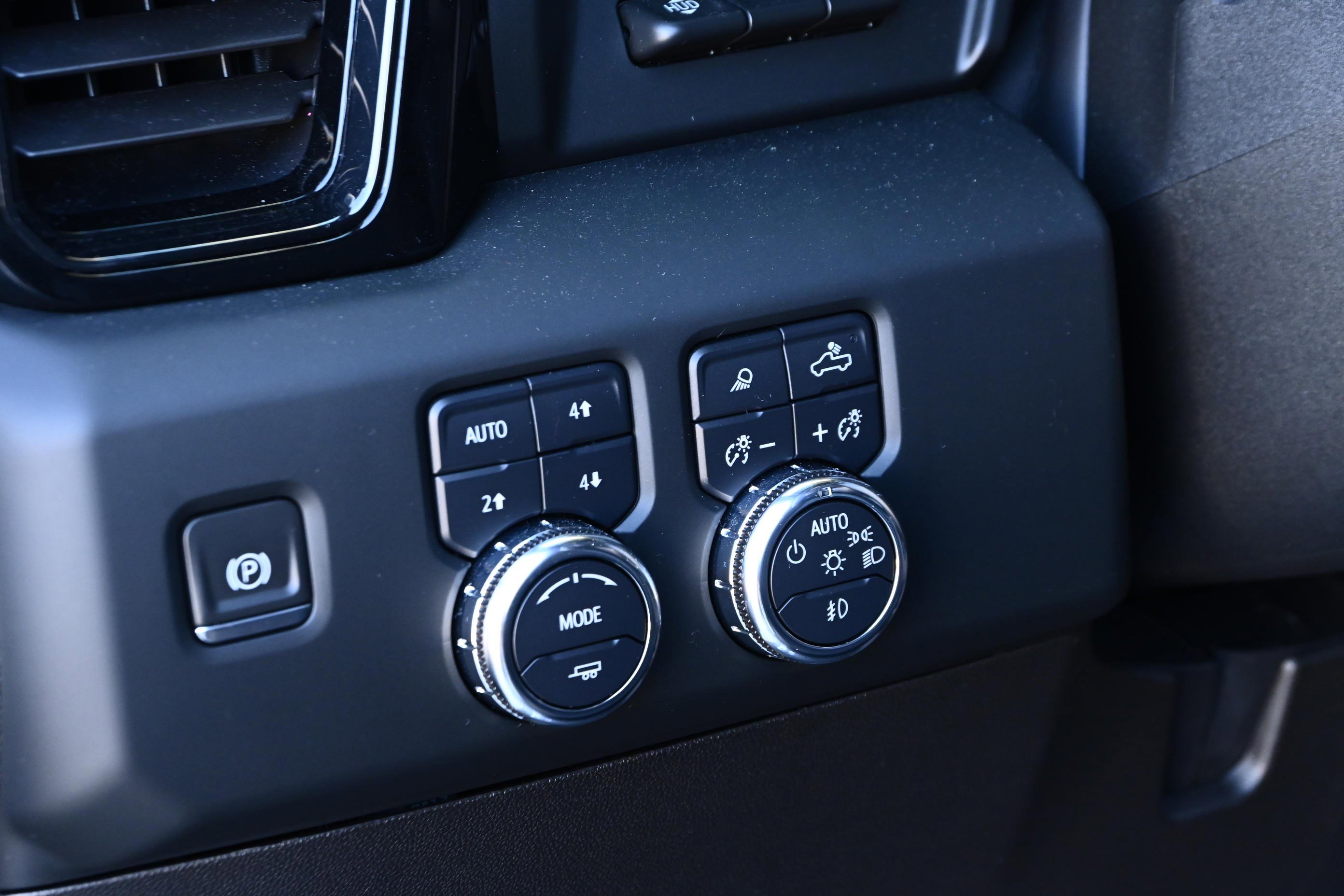 Used 2024 GMC Sierra 2500 AT4 w/ AT4 Premium Plus Package image 28