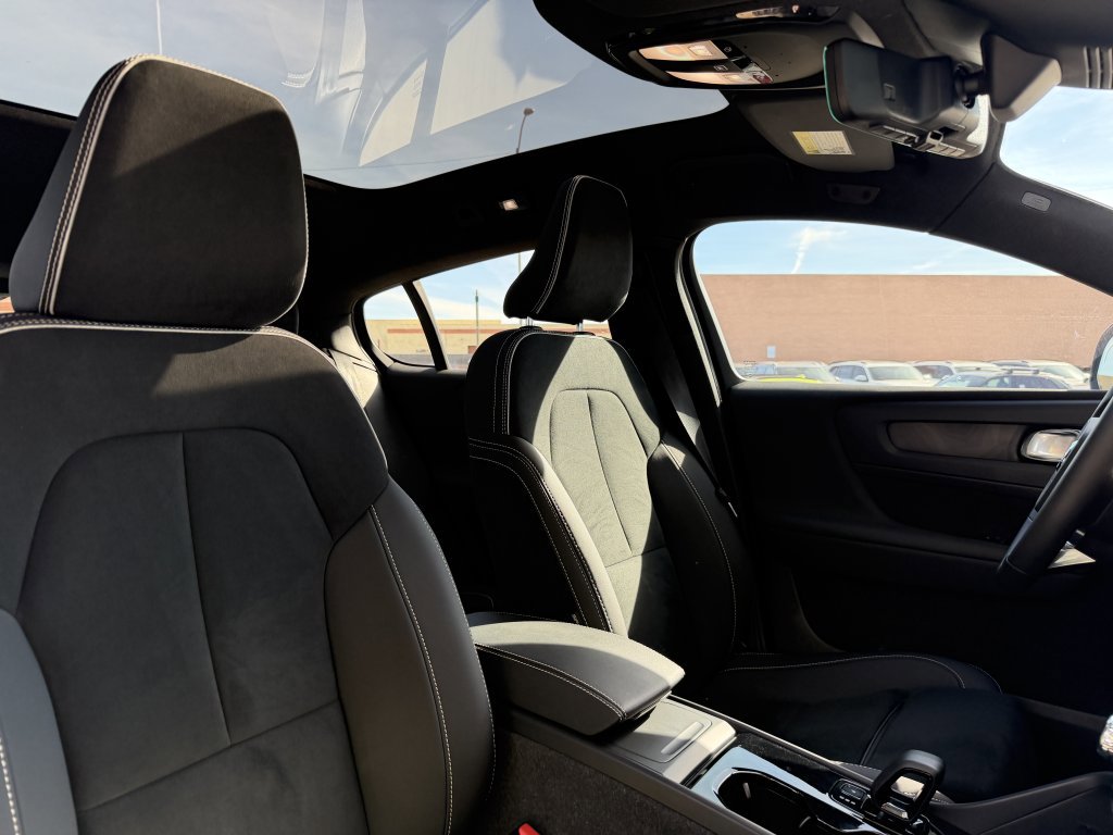 Used 2024 Volvo C40 P8 Recharge Ultimate w/ Protection Package Premier image 40