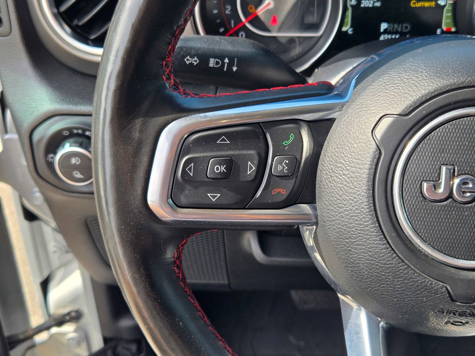 Used 2022 Jeep Gladiator Rubicon w/ LED Lighting Group AWD/4WD image 39