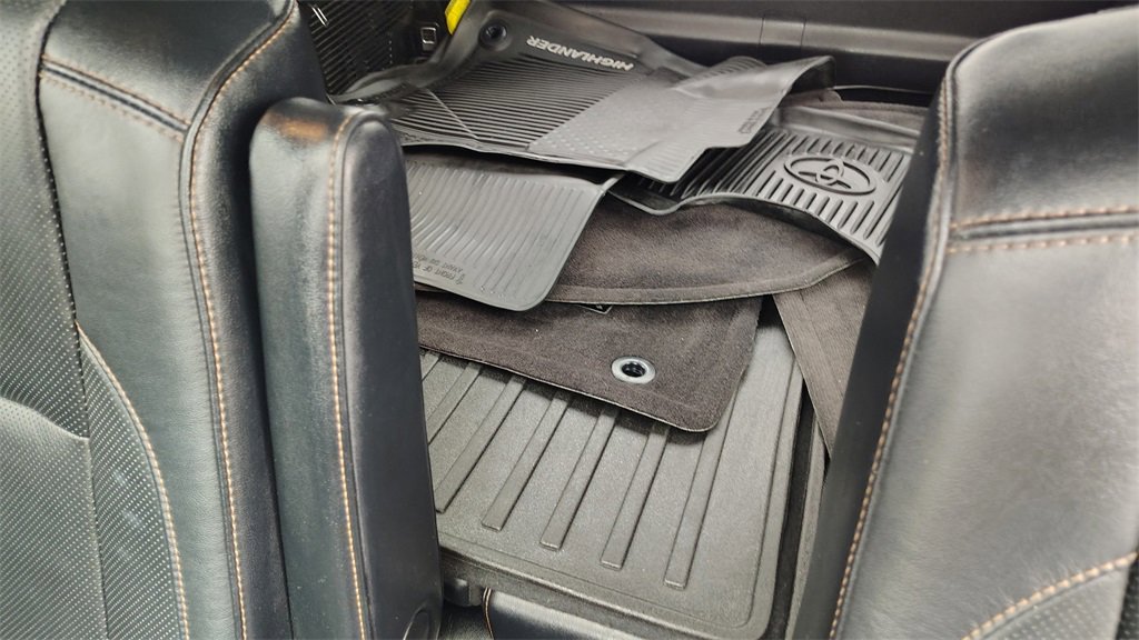 Used 2018 Toyota Highlander Limited Platinum image 32