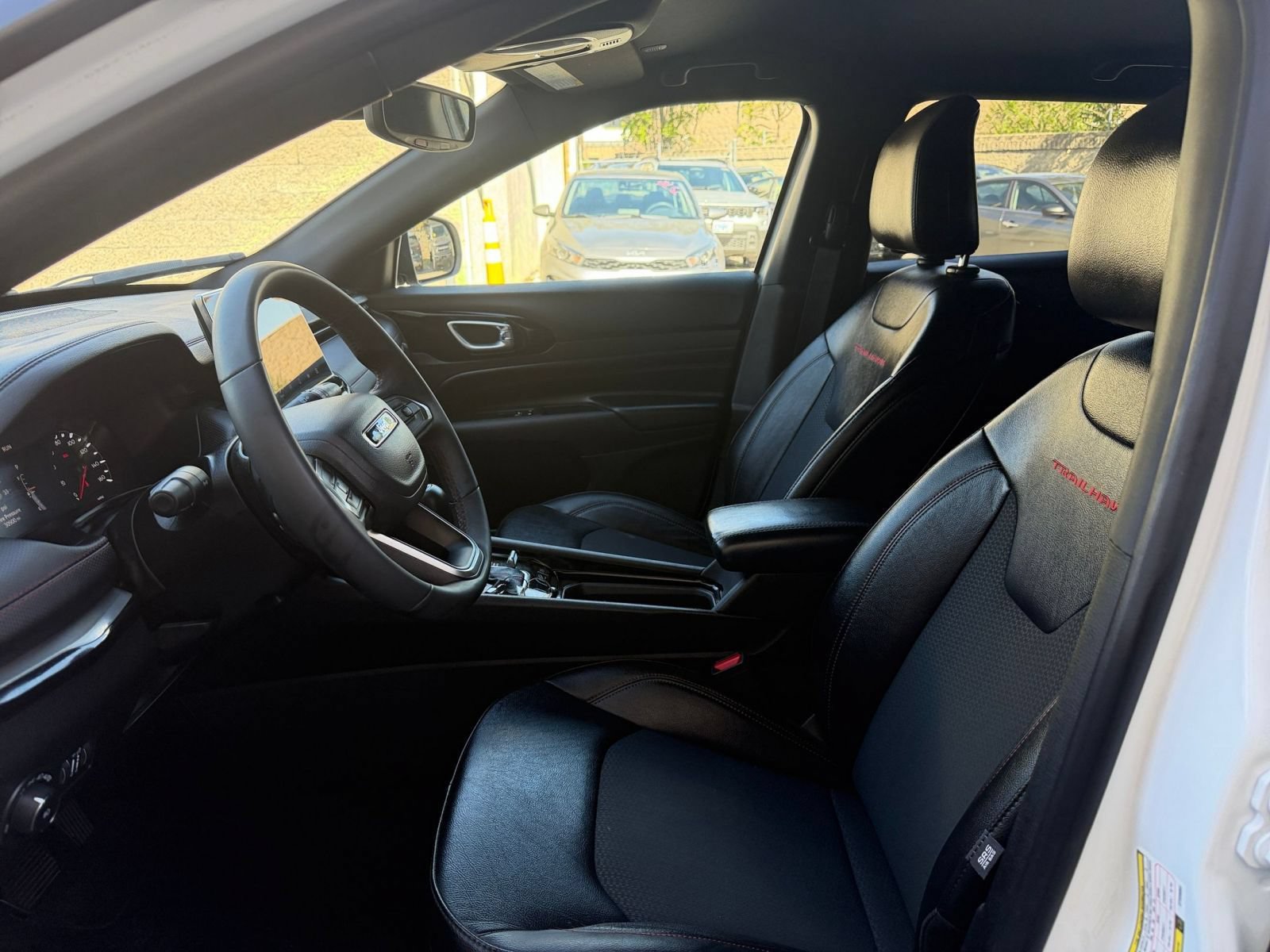 Used 2025 Jeep Compass Trailhawk AWD/4WD image 25