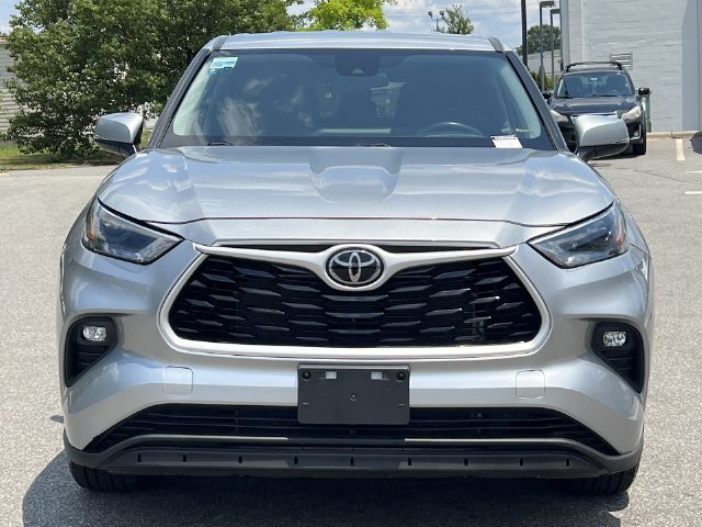 Used 2024 Toyota Highlander LE AWD/4WD image 16