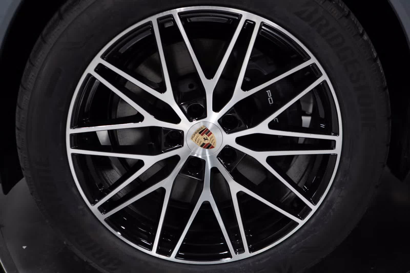 Certified 2026 Porsche Cayenne AWD/4WD image 11