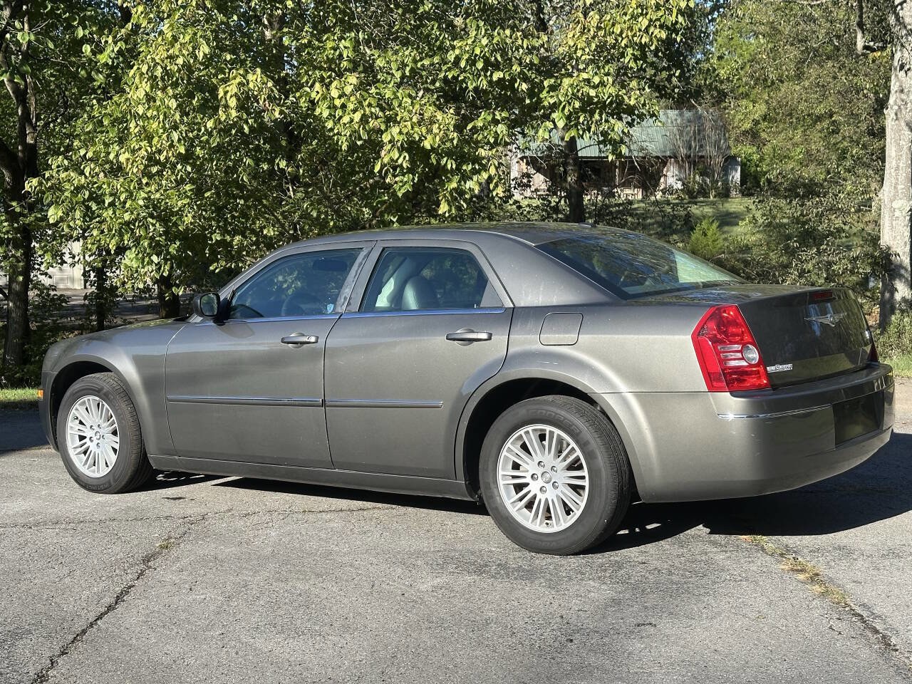 Used 2009 Chrysler 300 Touring RWD image 3