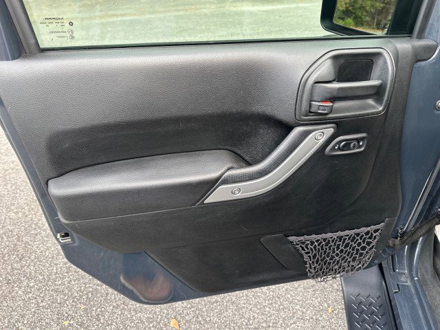 Used 2018 Jeep Wrangler Unlimited Sahara w/ Connectivity Group image 10