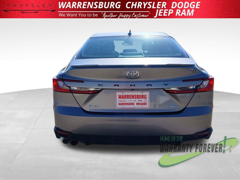 Used 2025 Toyota Camry SE image 5
