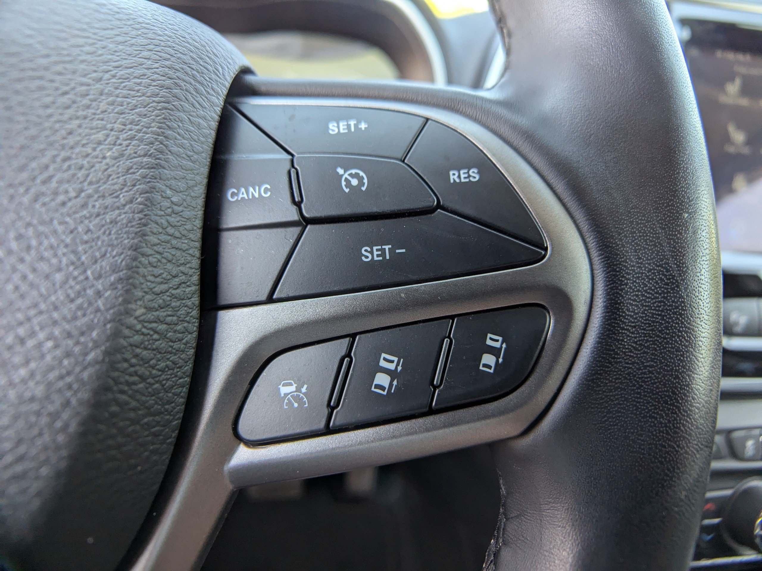 Used 2021 Jeep Cherokee Limited AWD/4WD image 28