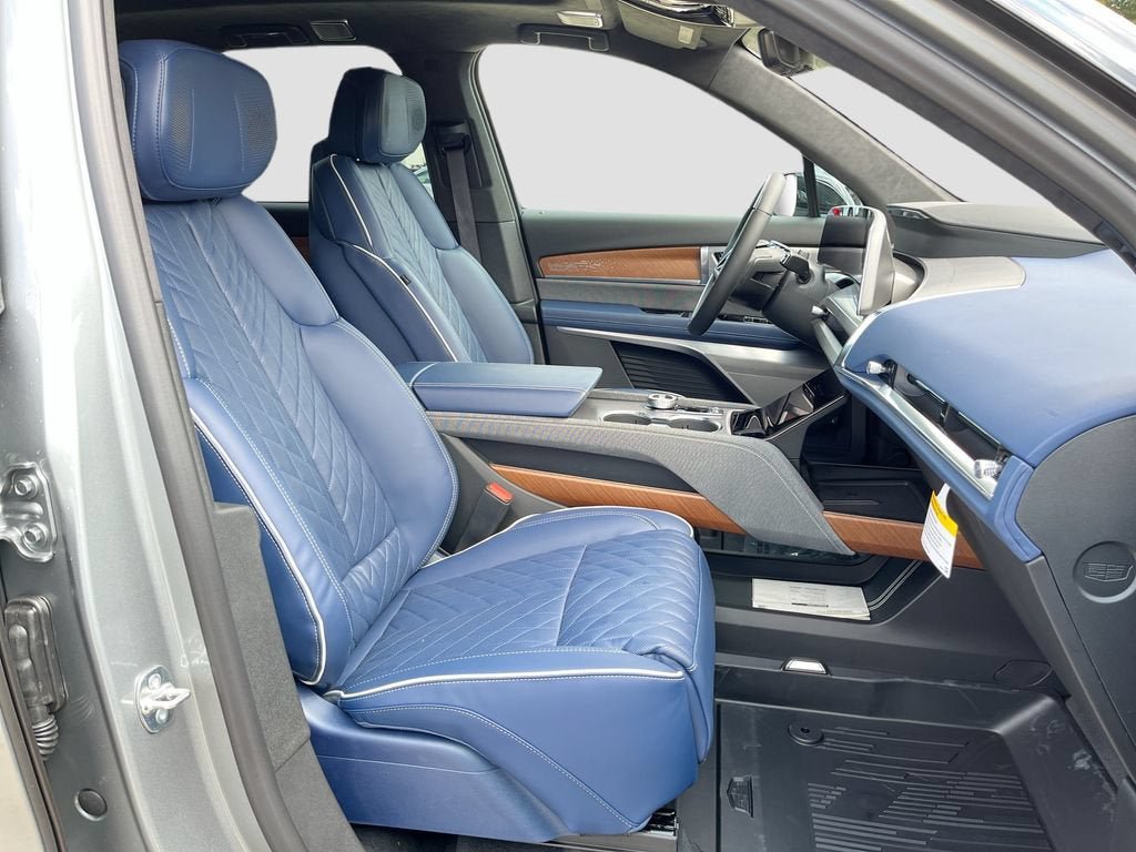 New 2026 Cadillac Vistiq Premium Luxury w/ LPO, Floor Liner Package AWD/4WD image 33