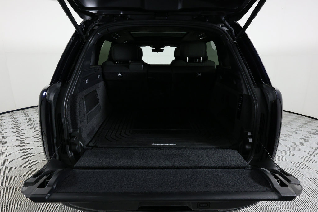Used 2023 Land Rover Range Rover SV AWD/4WD image 12