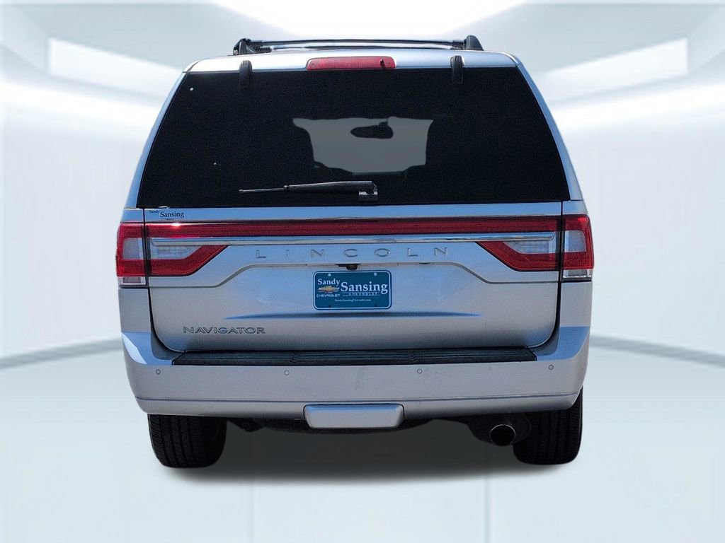 Used 2017 Lincoln Navigator Select image 5