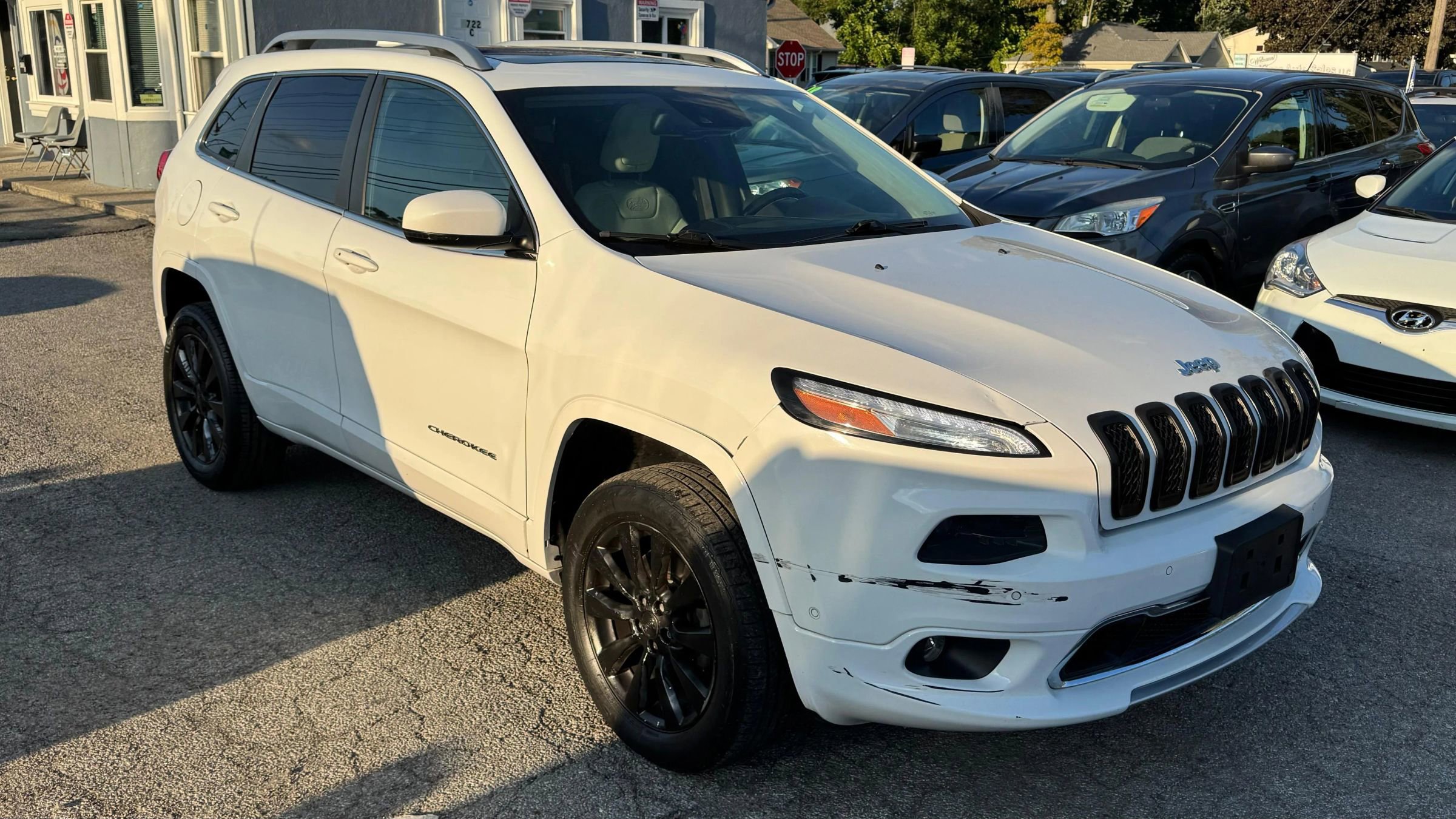 Used 2017 Jeep Cherokee Overland w/ Technology Group image 7