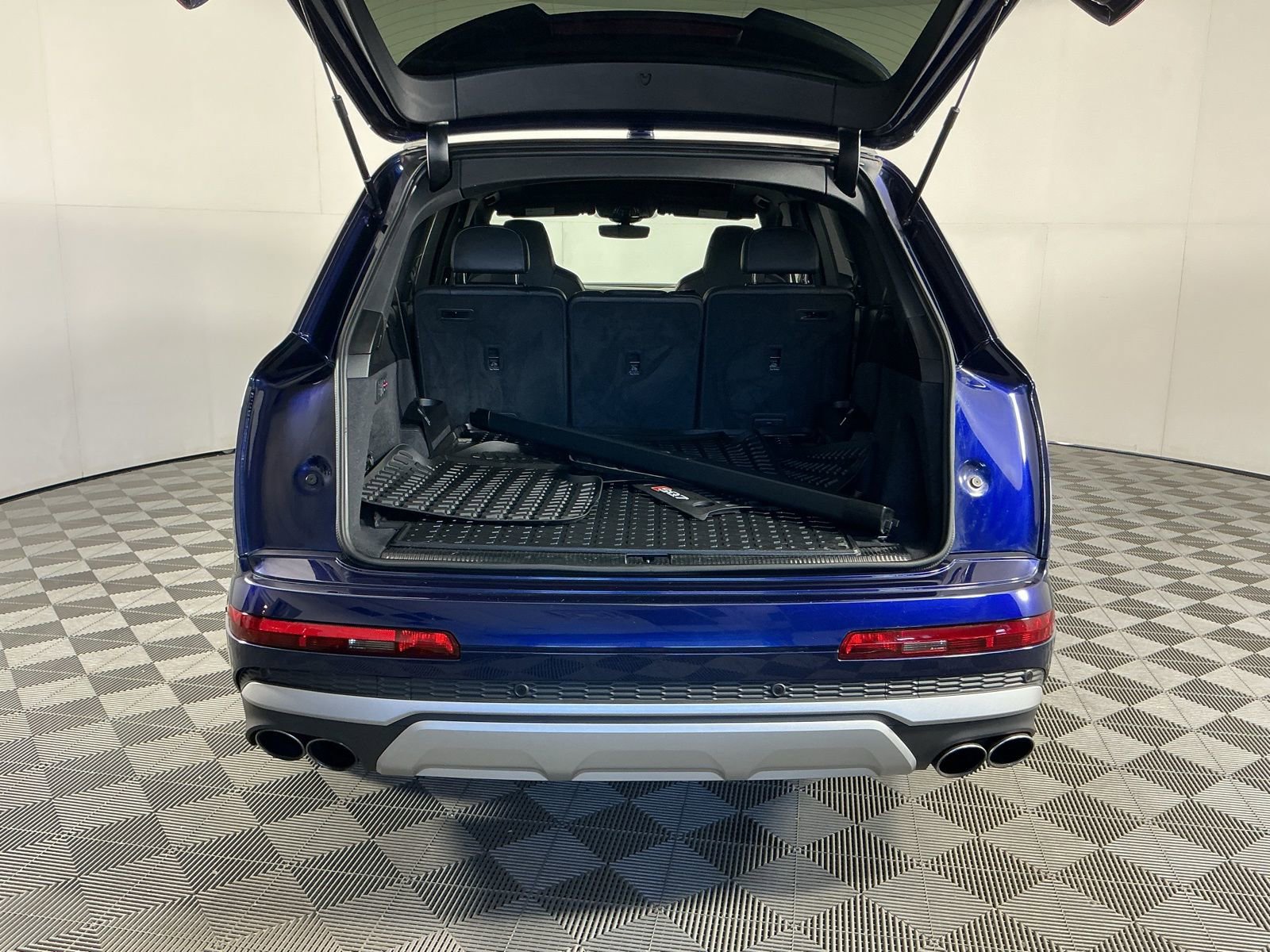 Used 2022 Audi SQ7 Prestige w/ Prestige Package image 23